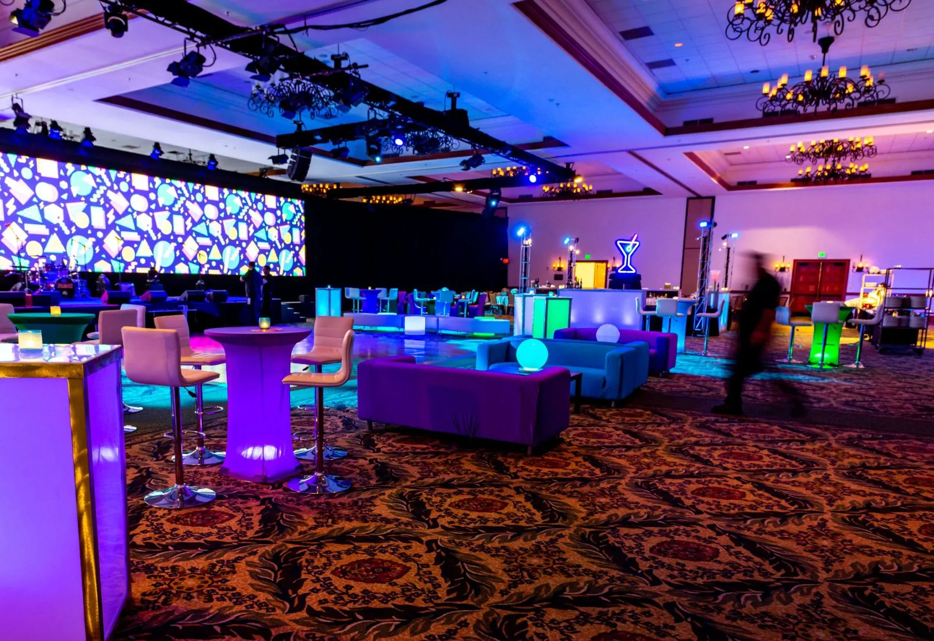 Relevé Unlimited Glow Party