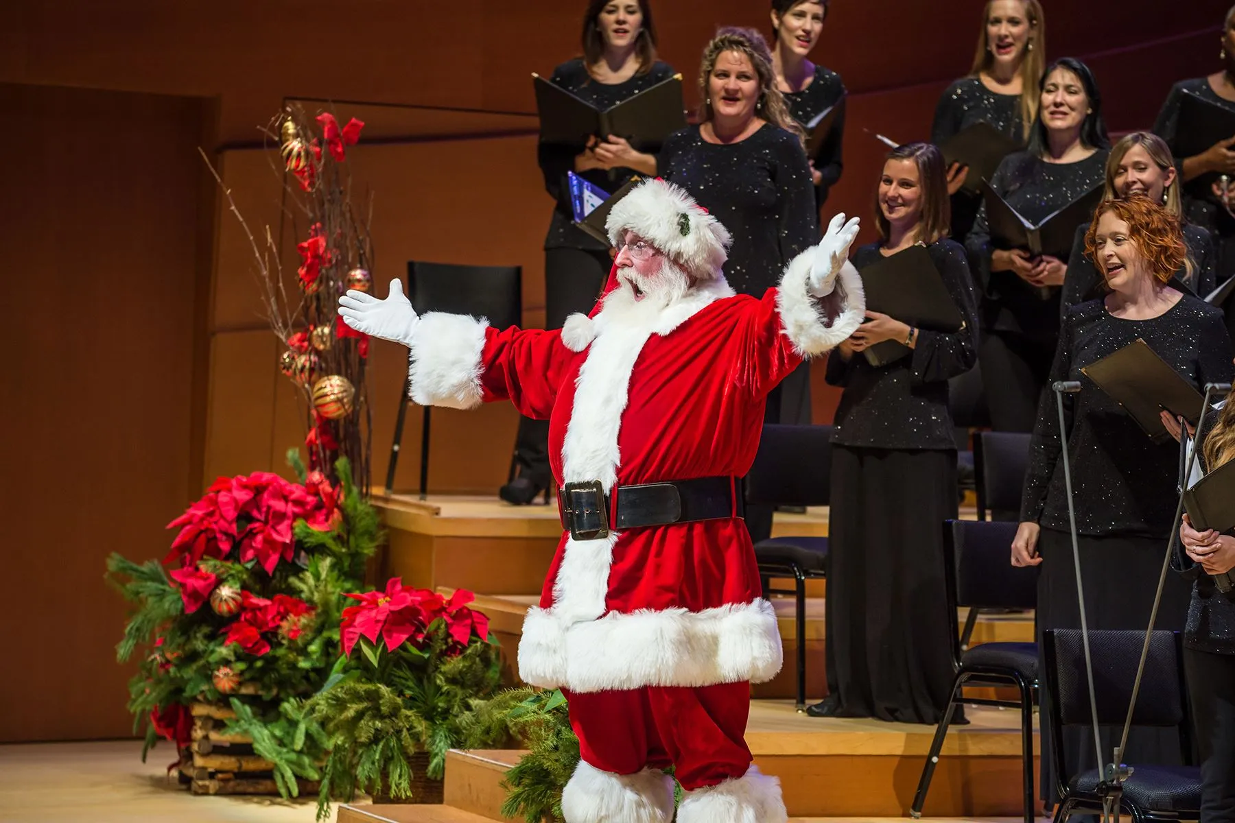 Santa sings at the LA Master Chorale&#039;s Festival of Carols